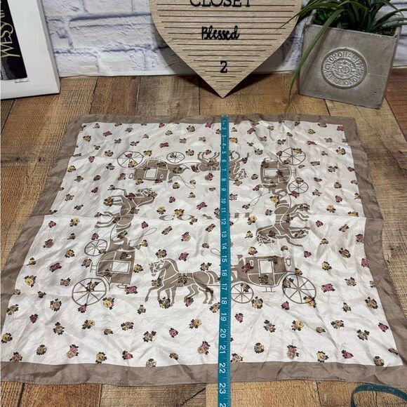 Coach C0007 Horse And Carriage Tea Rose Print Silk Bandana in chalk - Picture 4 of 4
